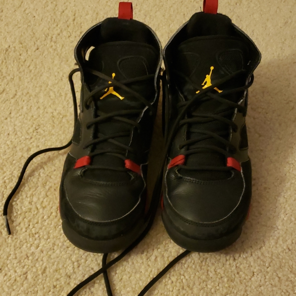 Boy's Jordan Size 5